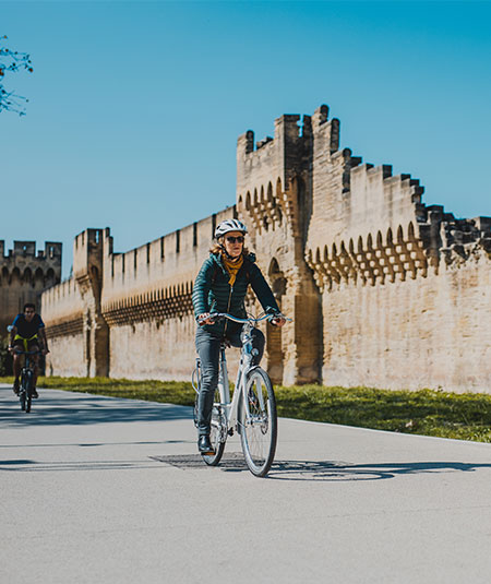 Remparts d'Avignon à vélo